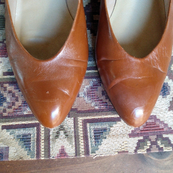 Liz Claiborne Vintage Leather Pumps - Picture 6 of 7